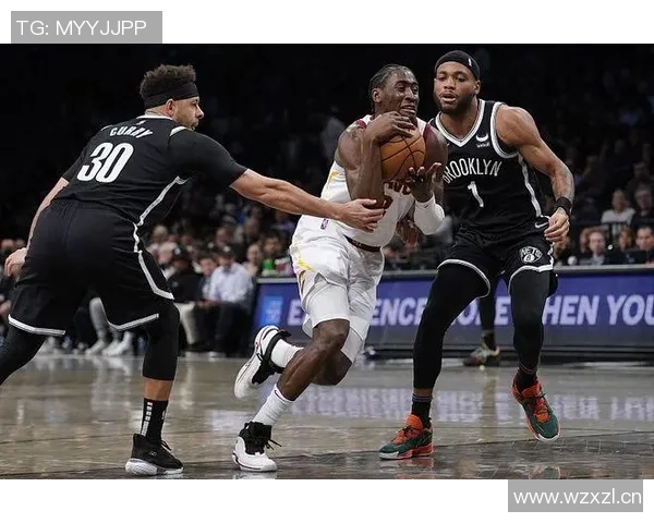 克拉克斯顿半场表现亮眼8投5中贡献12分9篮板4助攻正负值高达20